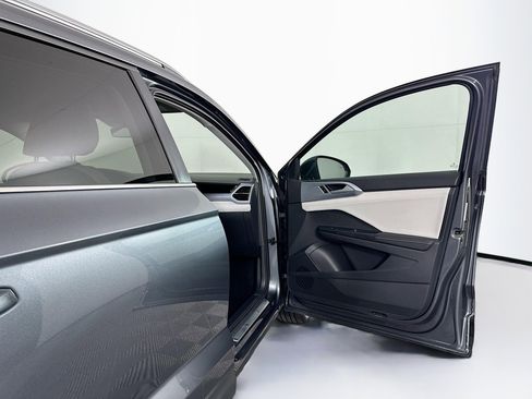 Used 2025 Volkswagen Taos SE image 30