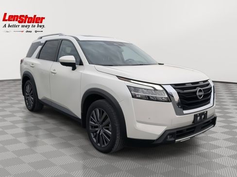 Used 2022 Nissan Pathfinder SL w/ SL Premium Package image 7