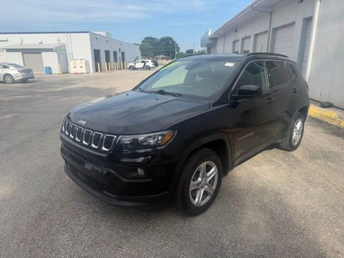 Used 2023 Jeep Compass Latitude AWD/4WD image 3