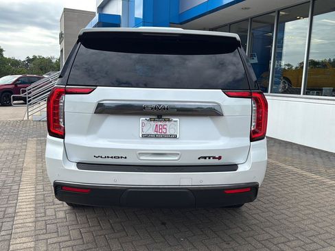 Used 2024 GMC Yukon AT4 w/ Technology Package AWD/4WD image 4