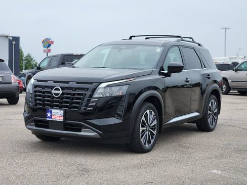 New 2026 Nissan Pathfinder Platinum FWD image 2