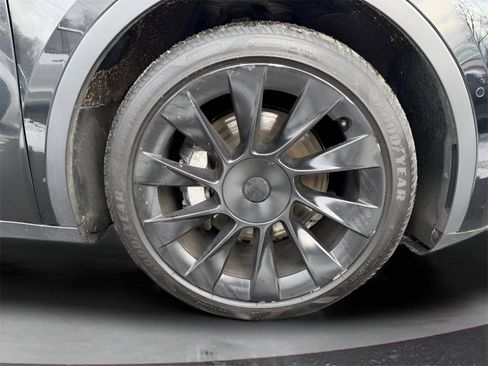 Used 2020 Tesla Model Y Long Range image 12