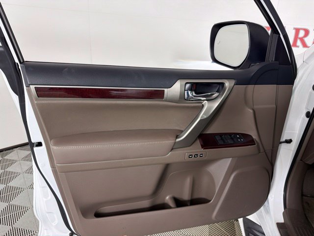 Used 2017 Lexus GX 460 AWD/4WD image 25