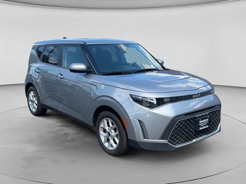 Used 2025 Kia Soul LX w/ LX Technology Package FWD image 12