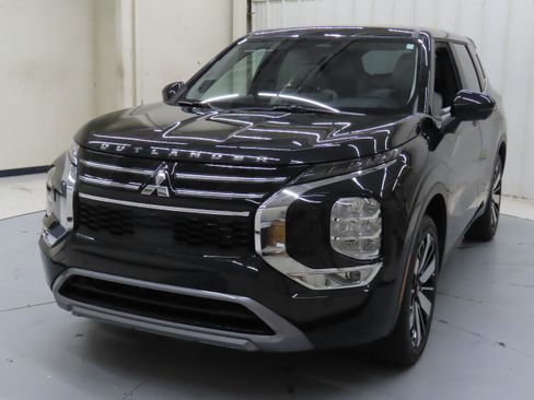 New 2025 Mitsubishi Outlander SE image 7