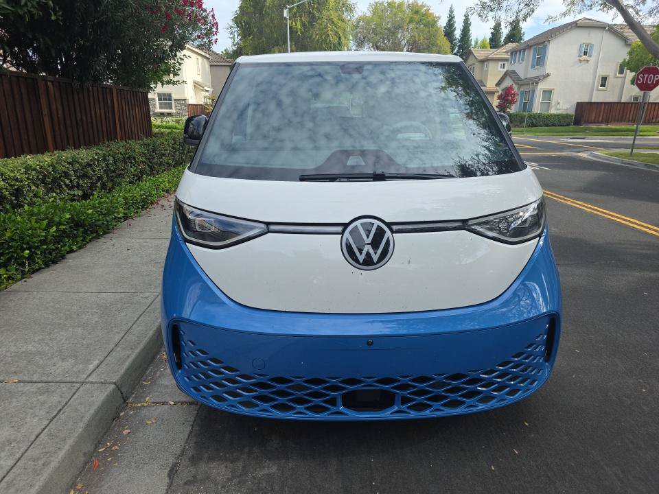 Used 2025 Volkswagen ID. Buzz 1st Edition RWD image 3