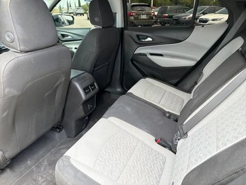 Used 2022 Chevrolet Equinox LS w/ LS Convenience Package FWD image 21