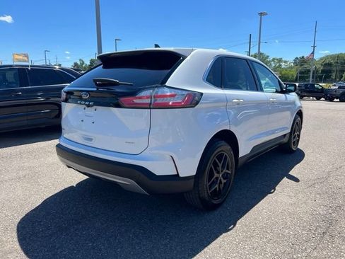 Certified 2024 Ford Edge SEL w/ Convenience Package AWD/4WD image 4