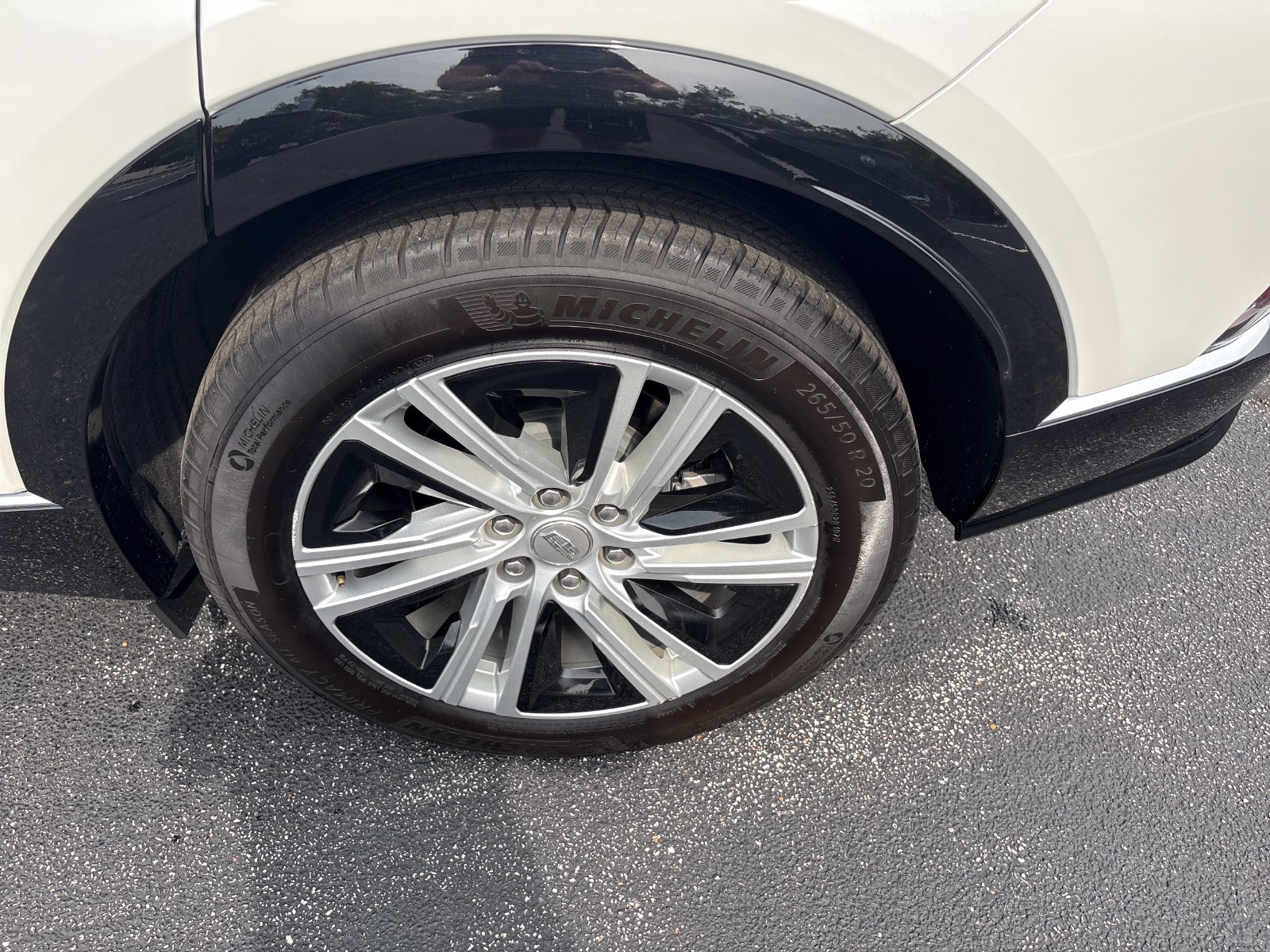 Used 2024 Cadillac Lyriq Tech RWD image 43