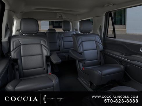 New 2026 Lincoln Navigator Premiere AWD/4WD image 11