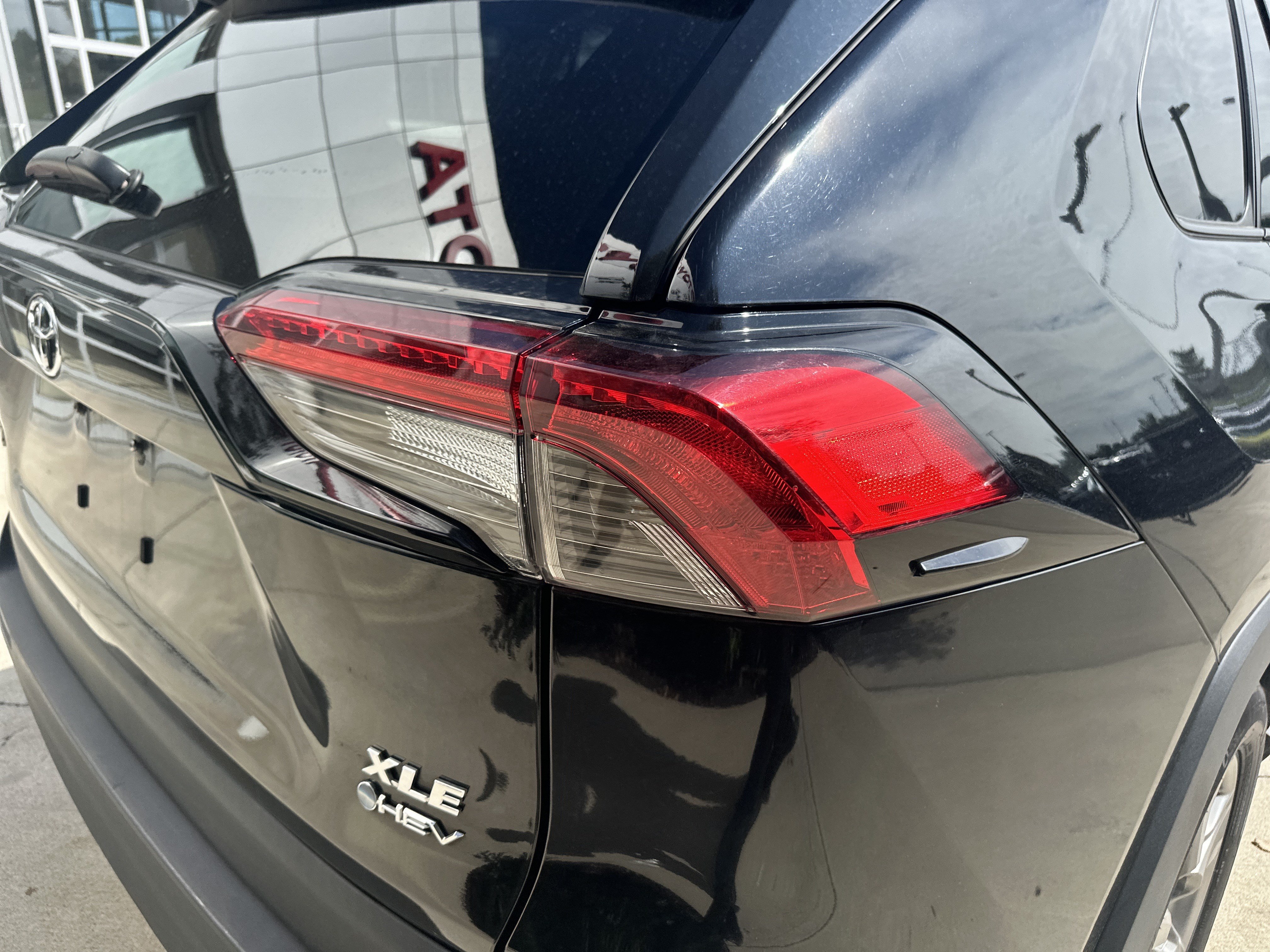Used 2025 Toyota RAV4 XLE AWD/4WD image 12
