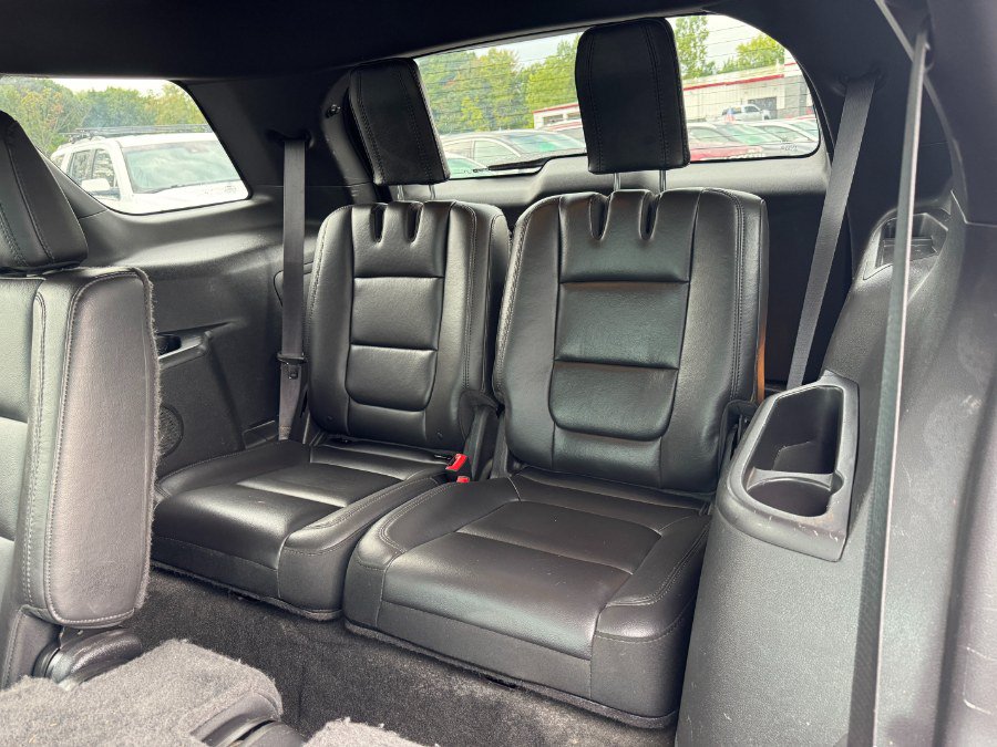 Used 2015 Ford Explorer XLT w/ Equipment Group 202A AWD/4WD image 16
