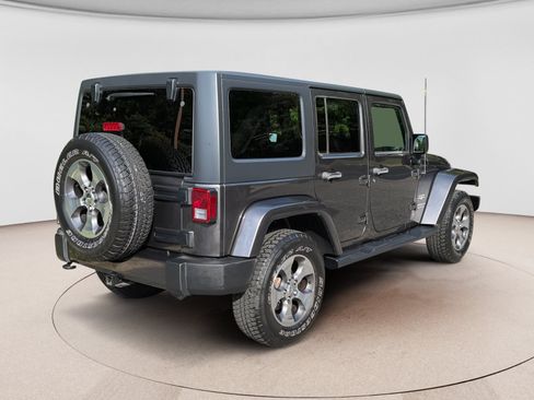 Used 2017 Jeep Wrangler Unlimited Sahara w/ Dual Top Group AWD/4WD image 5
