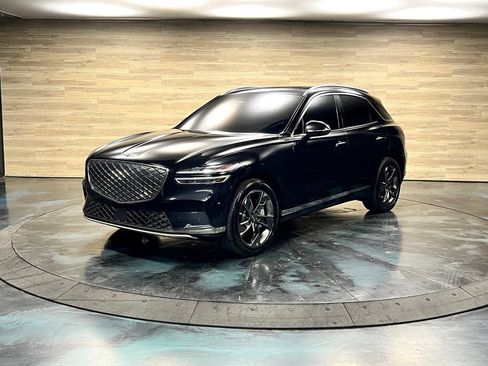 Used 2024 Genesis Electrified GV70 AWD/4WD image 8