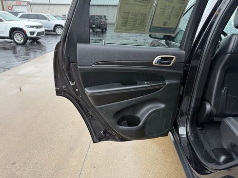 Used 2015 Jeep Grand Cherokee Limited image 16