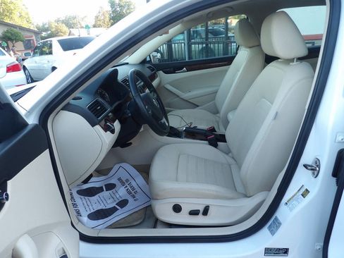 Used 2012 Volkswagen Passat 2.5 SEL Premium image 10