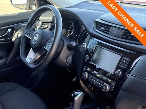 Used 2020 Nissan Rogue SV image 40