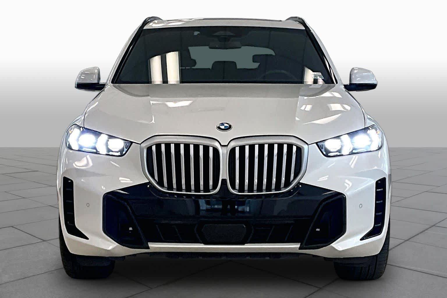 Used 2025 BMW X5 sDrive40i w/ Executive Package RWD image 3