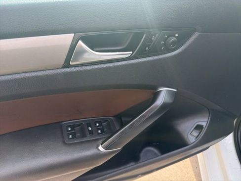 Used 2021 Volkswagen Passat 2.0T SE image 9