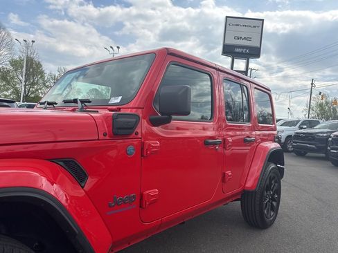 Used 2025 Jeep Wrangler Unlimited Sahara w/ Safety Group AWD/4WD image 29