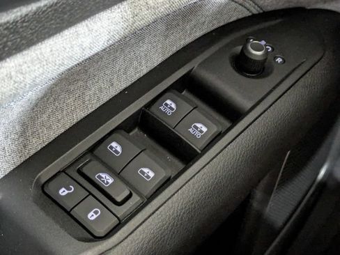 Used 2022 Jeep Compass Latitude FWD image 23