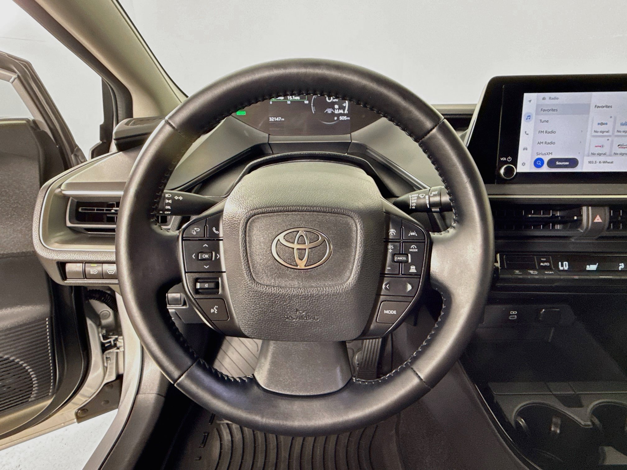 Certified 2025 Toyota Prius LE FWD image 13
