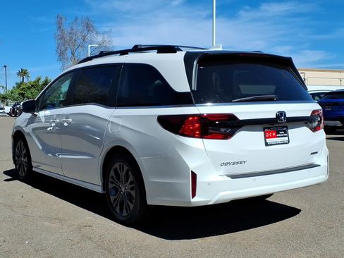New 2026 Honda Odyssey Touring image 7