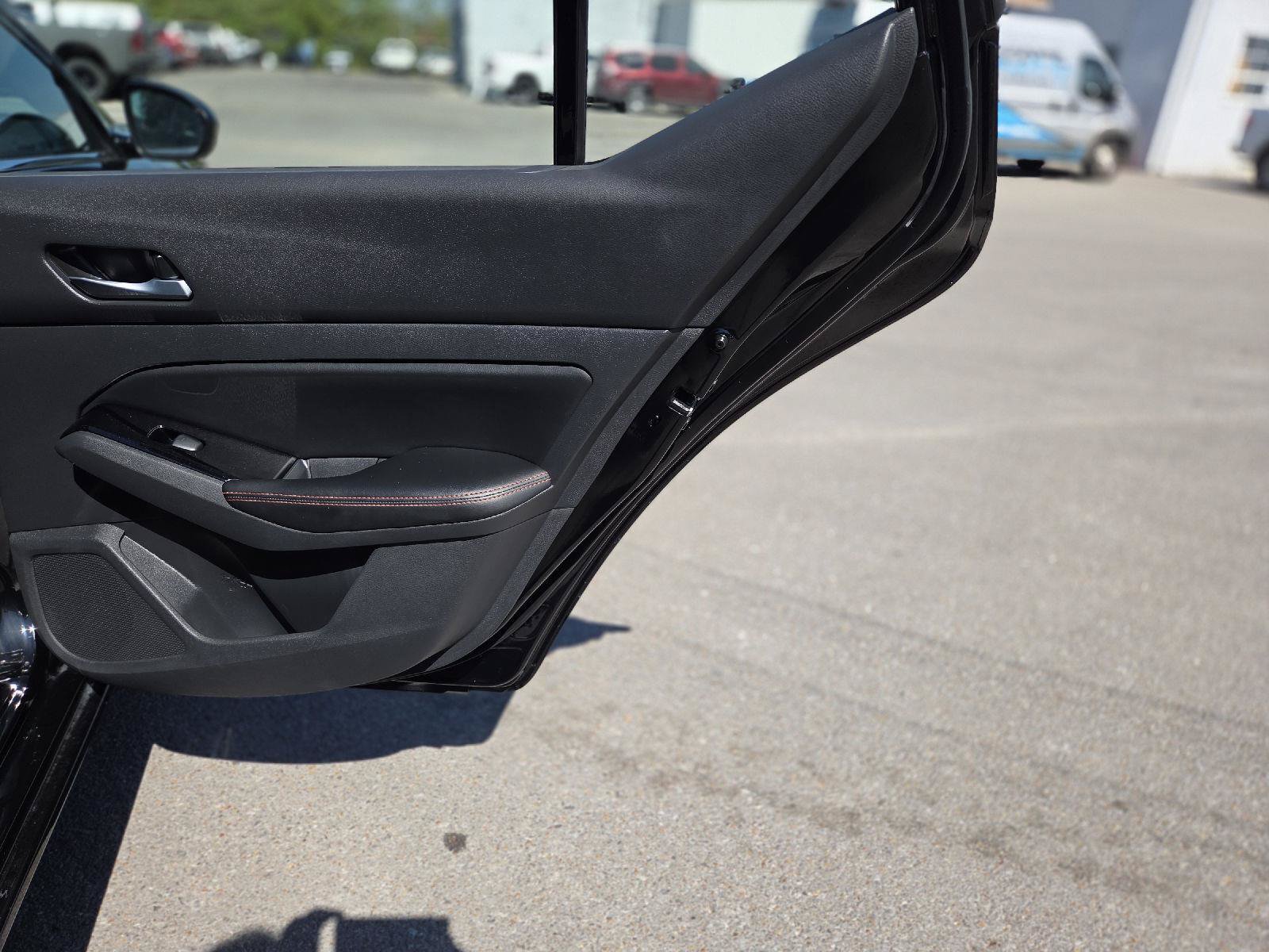 Used 2025 Nissan Altima 2.5 SR FWD image 35