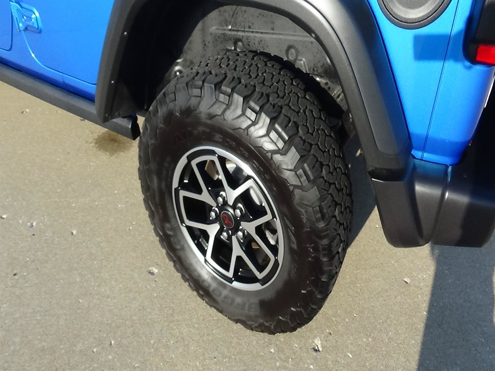 Certified 2025 Jeep Wrangler Unlimited Rubicon w/ Convenience Group AWD/4WD image 9