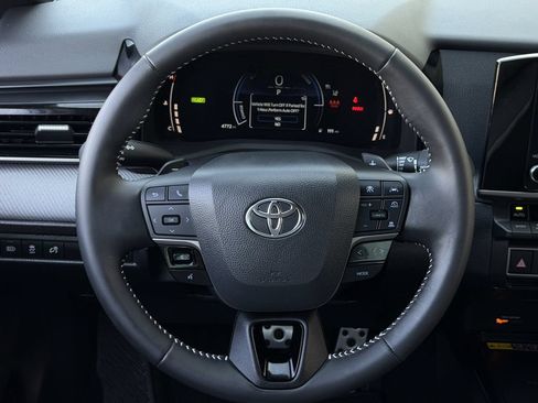 Used 2025 Toyota Camry SE w/ Convenience Package FWD image 14