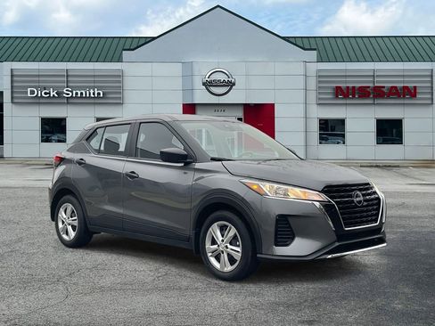 Used 2025 Nissan Kicks Play S image 1