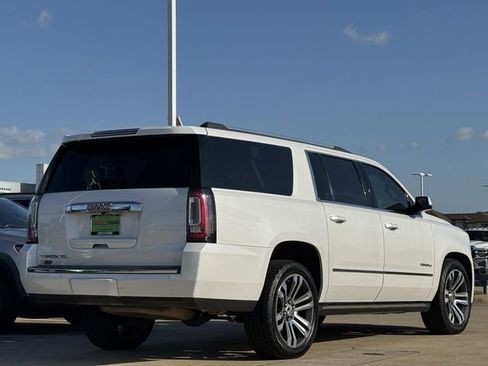 Used 2020 GMC Yukon XL Denali w/ Denali Premium Package image 4