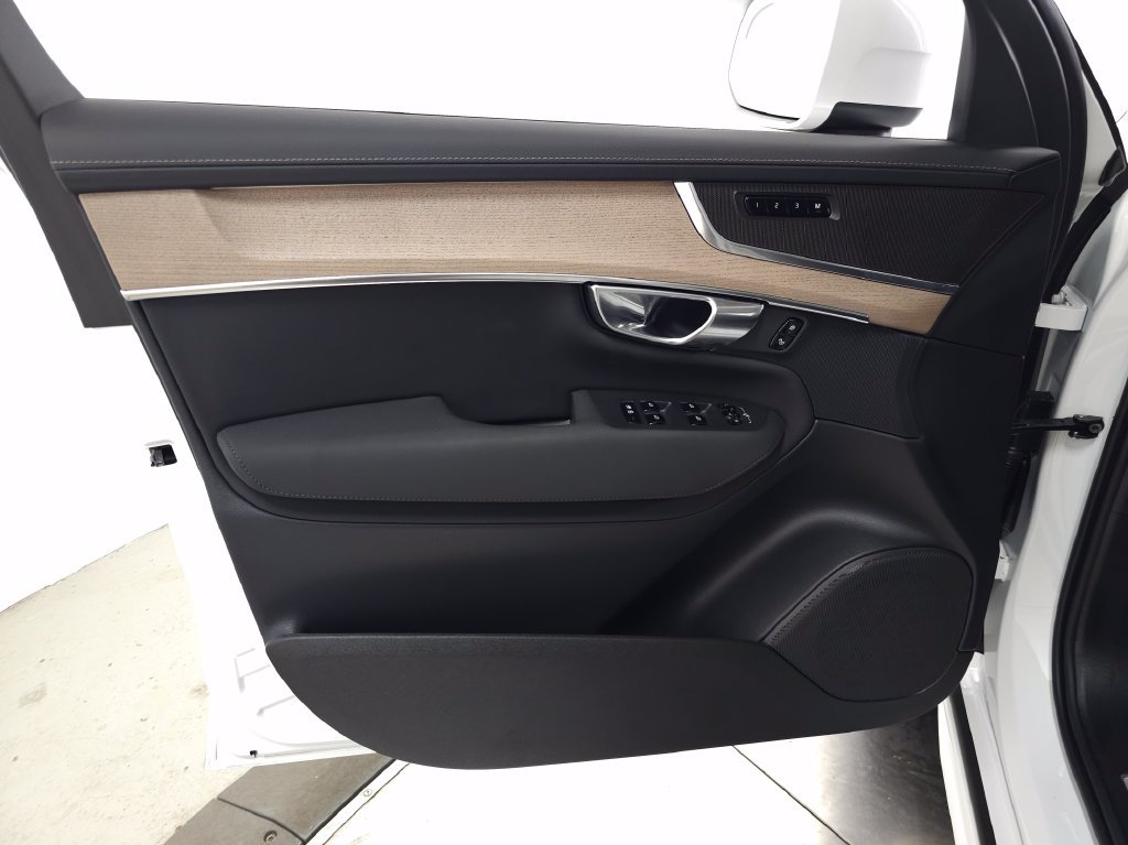 Certified 2025 Volvo XC90 B5 Core AWD/4WD image 15