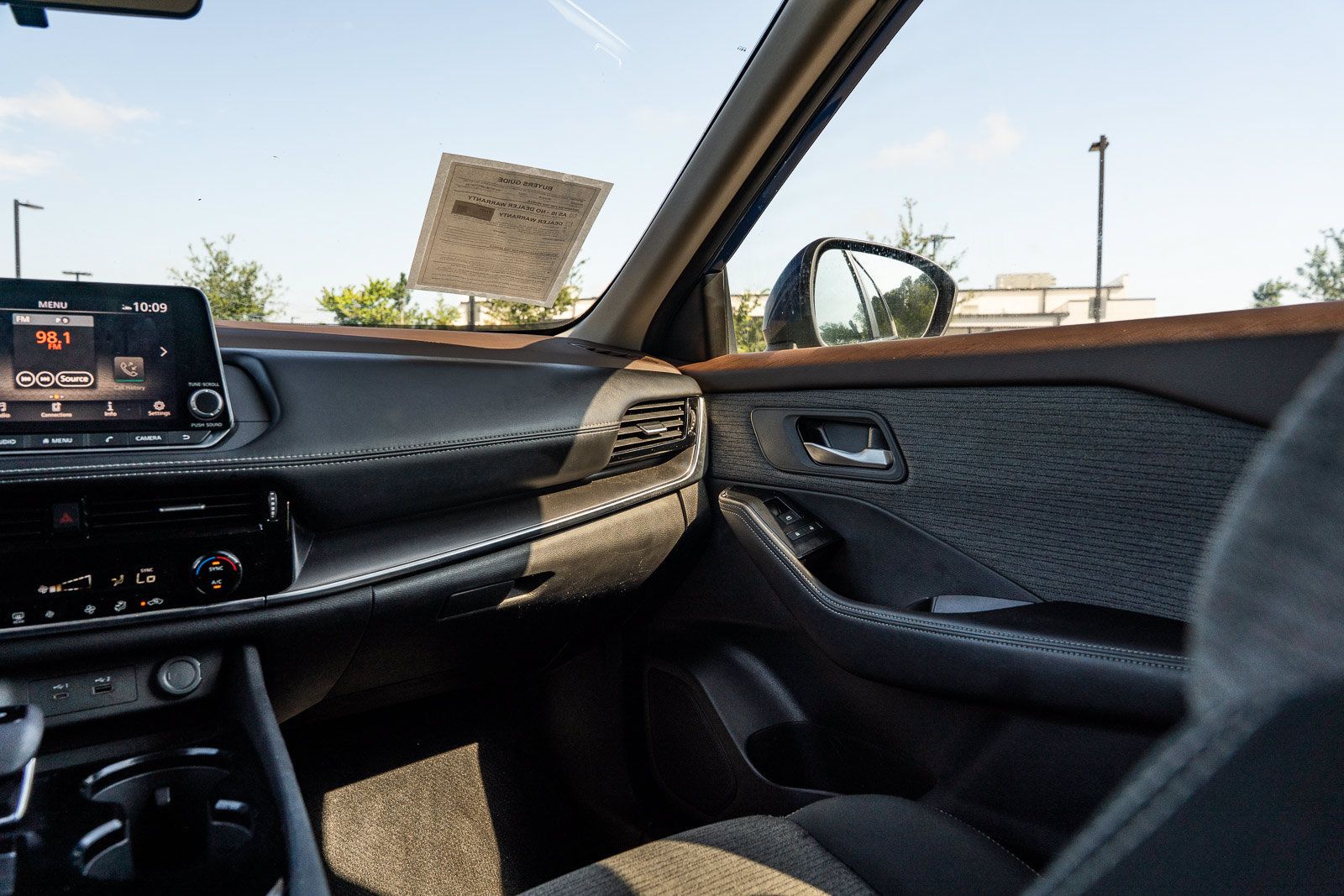 Used 2023 Nissan Rogue SV FWD image 29