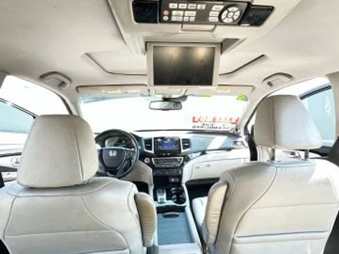 Used 2016 Honda Pilot Touring image 14