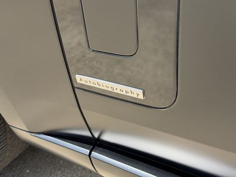 Used 2024 Land Rover Range Rover Autobiography AWD/4WD image 12