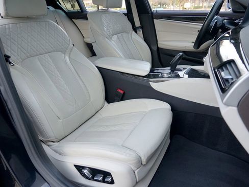 Used 2019 BMW M550i xDrive xDrive image 8