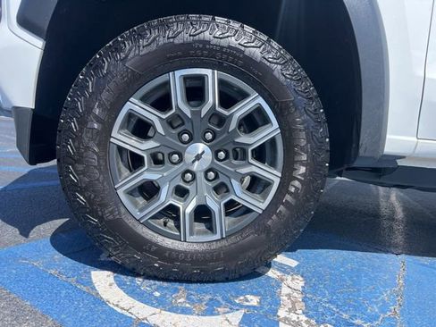 Used 2024 Chevrolet Colorado Z71 w/ Z71 Convenience Package 2 image 11