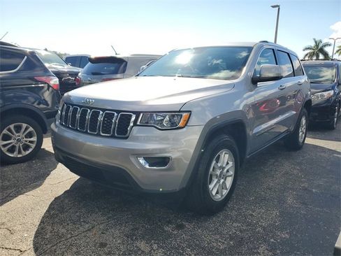 Used 2018 Jeep Grand Cherokee Laredo image 32