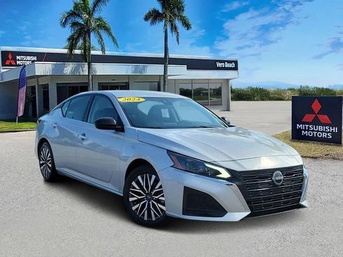 Used 2024 Nissan Altima 2.5 SV FWD image 1
