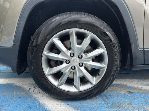 Used 2018 Jeep Cherokee Limited AWD/4WD image 39