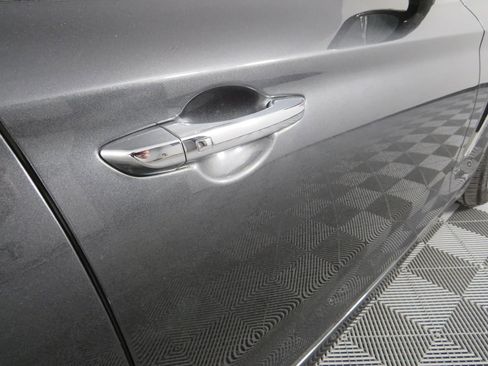 Used 2019 Genesis G70 2.0T Advanced image 32