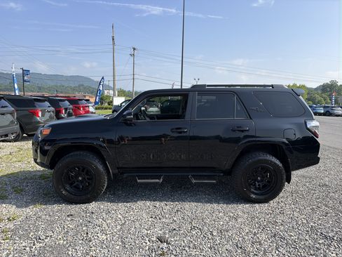 Used 2022 Toyota 4Runner TRD Off-Road Premium AWD/4WD image 8