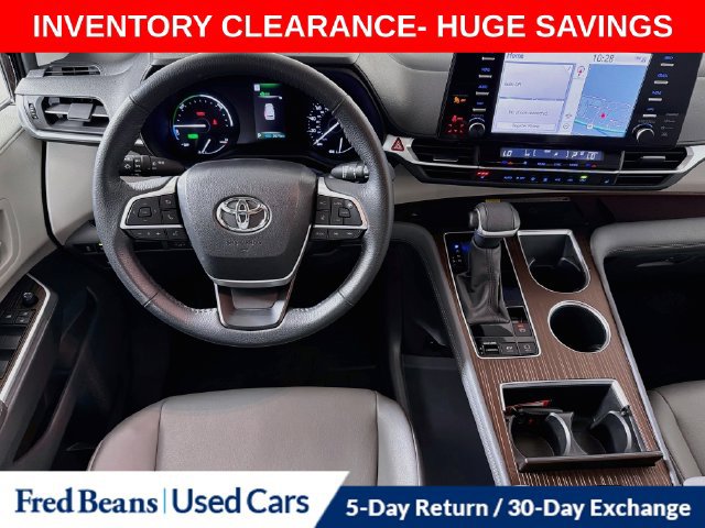 Used 2024 Toyota Sienna XLE w/ XLE Plus Package AWD/4WD image 31