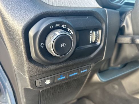 Used 2025 Jeep Wrangler Willys image 38