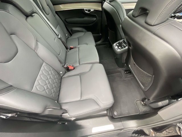 Certified 2025 Volvo XC90 B5 Plus AWD/4WD image 15