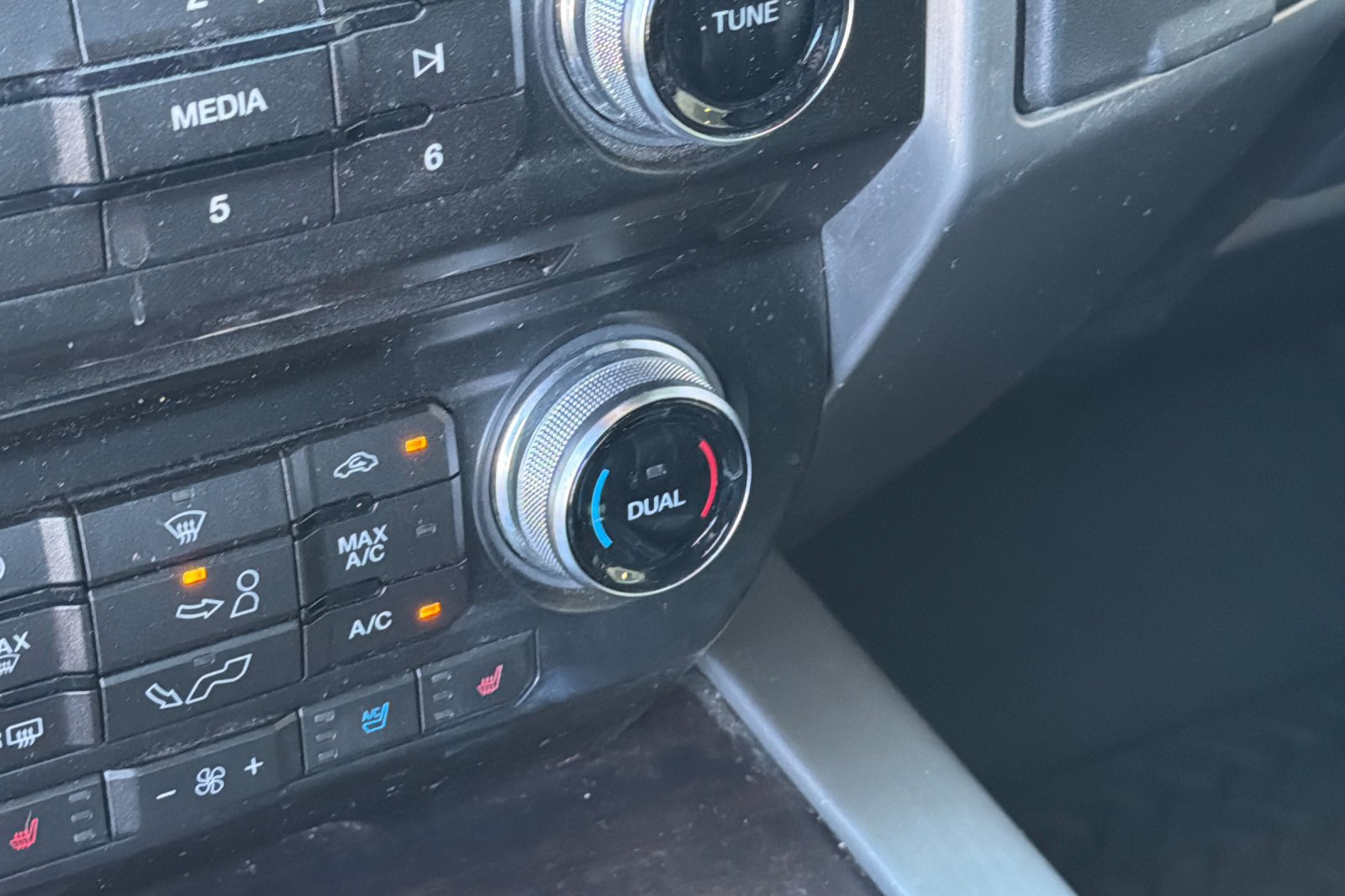 Used 2015 Ford F150 Platinum w/ Technology Package AWD/4WD image 28