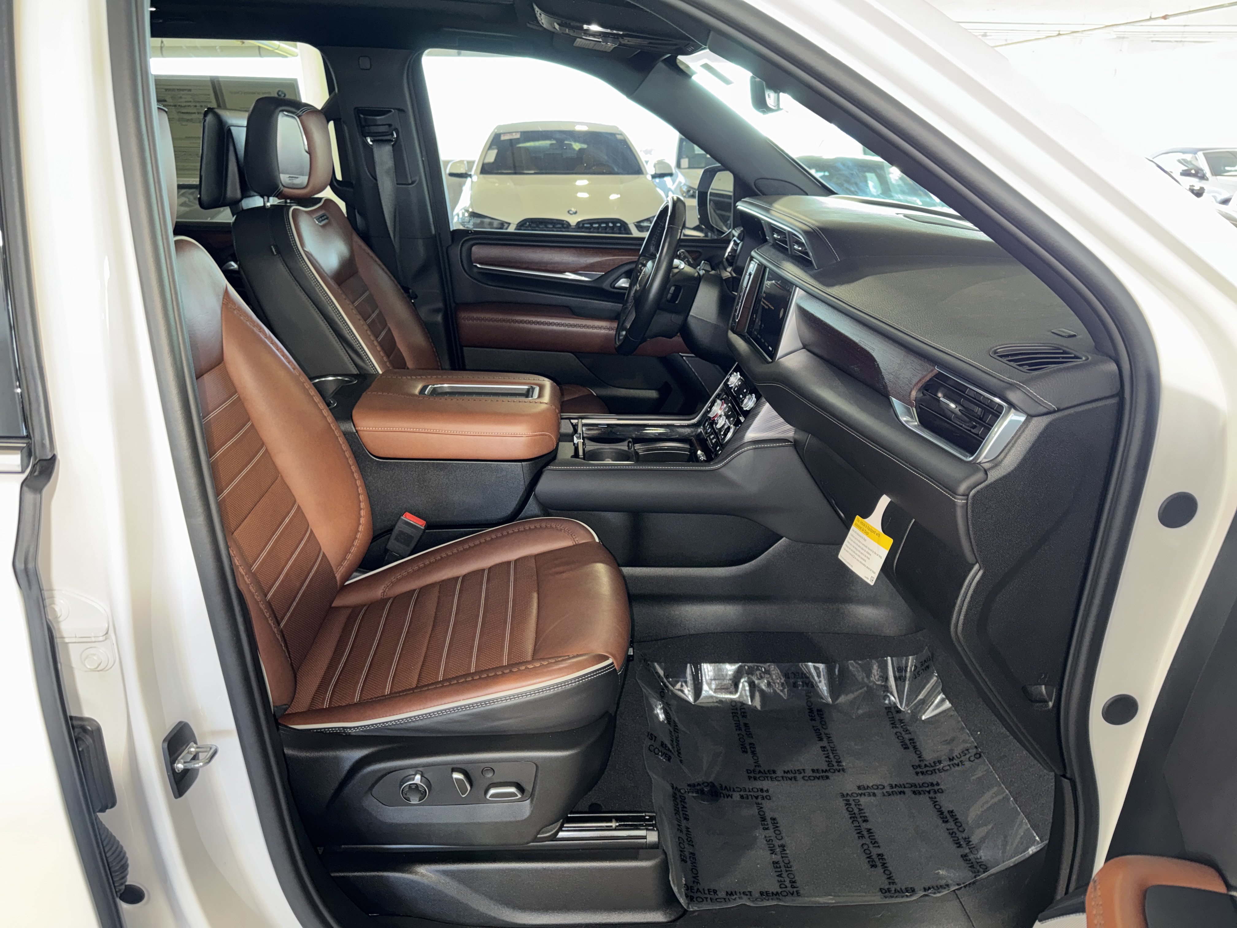 Used 2024 GMC Yukon Denali Ultimate AWD/4WD image 10