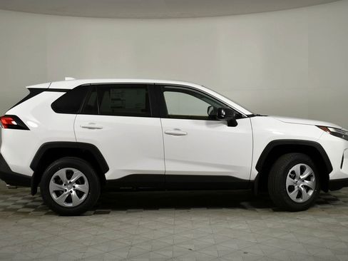 New 2025 Toyota RAV4 LE image 5