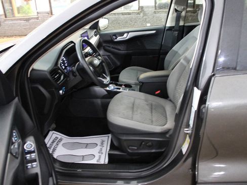 Used 2020 Ford Escape SE image 8